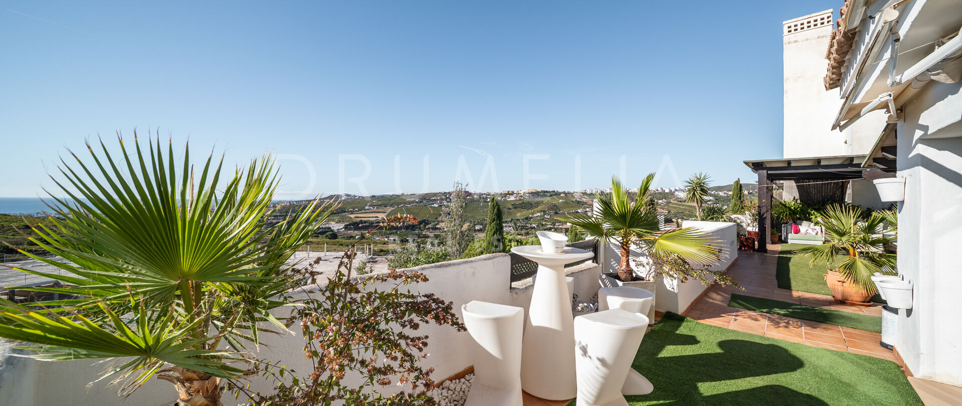 Penthouse mit Panoramablick auf das Meer in Casares
