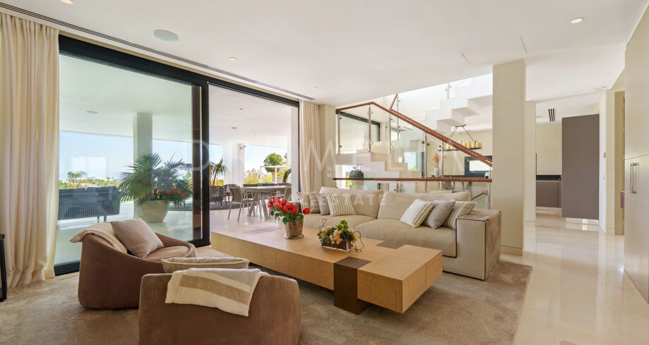 Villa contemporaine en première ligne de golf à Nueva Andalucía