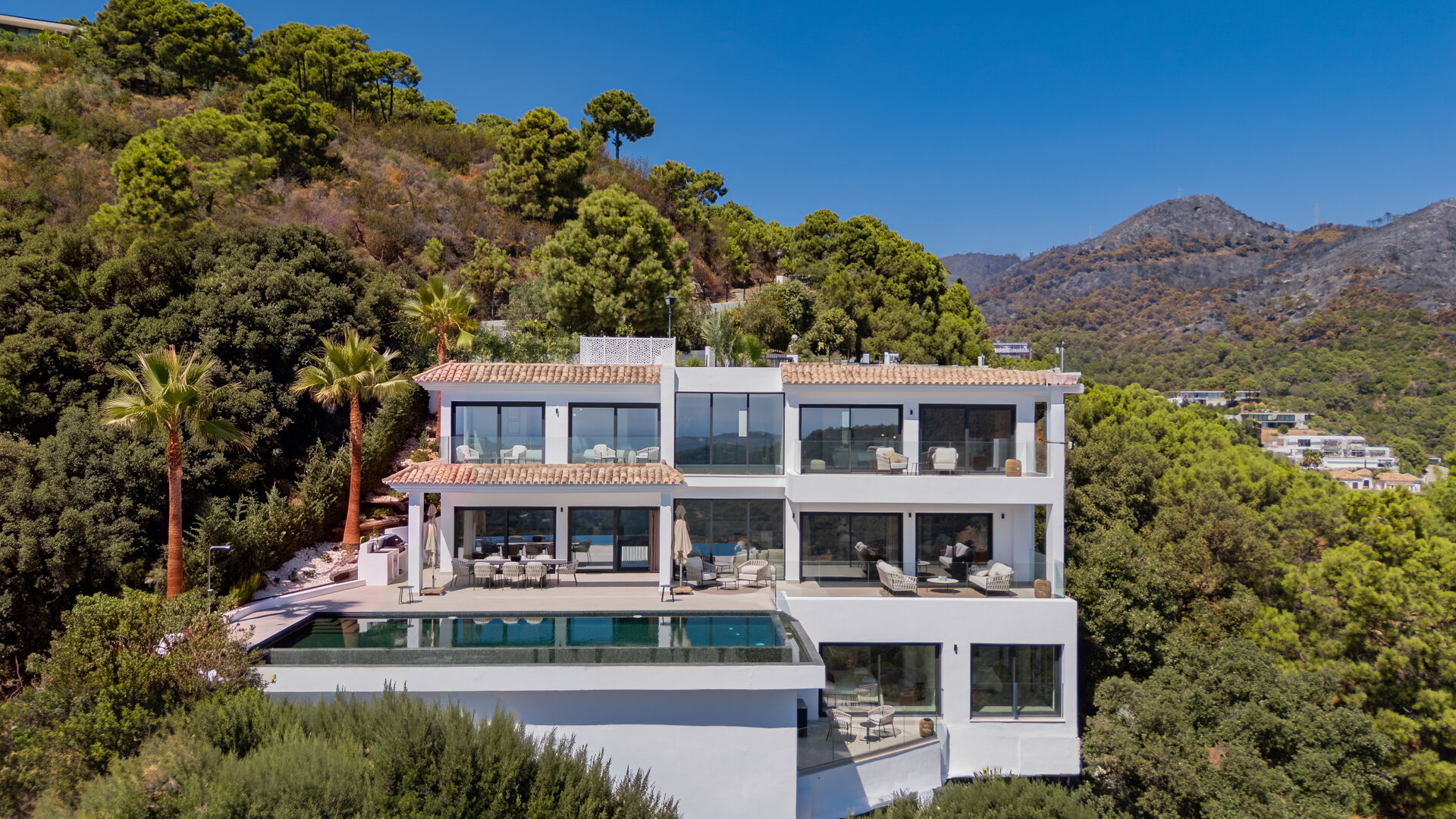 Modern Andalusian Villa in Monte Mayor with Panoramic Sea Views