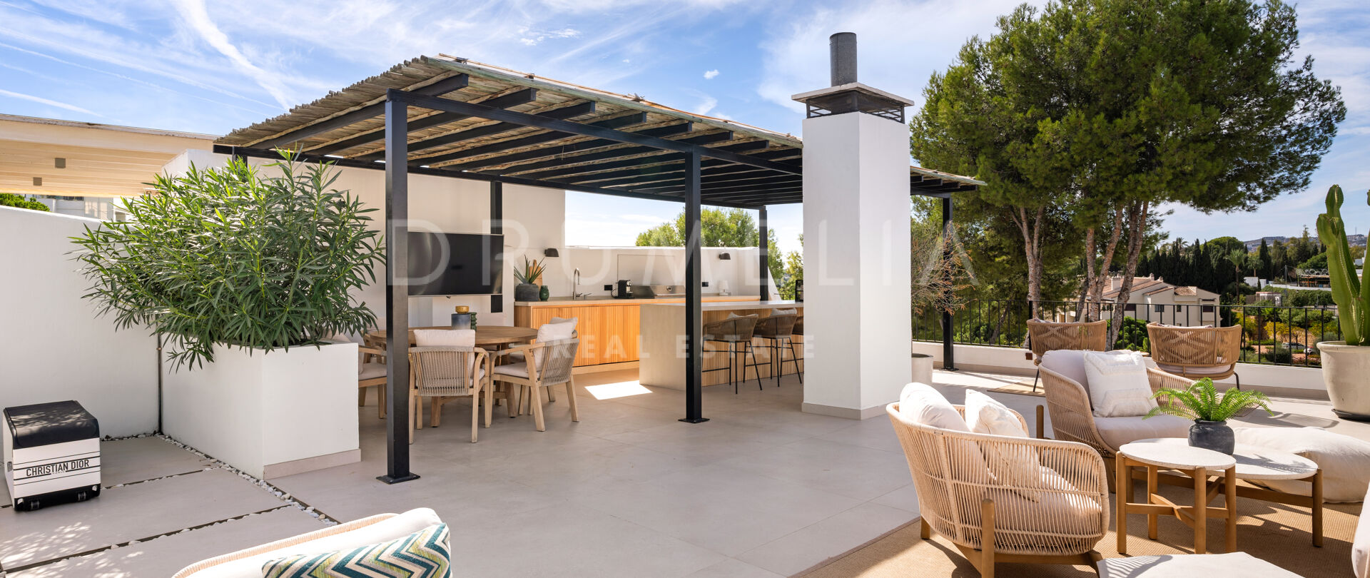 Renoviertes Duplex-Penthouse in erster Golflinie zum Verkauf in Los Balcones, La Quinta, Marbella