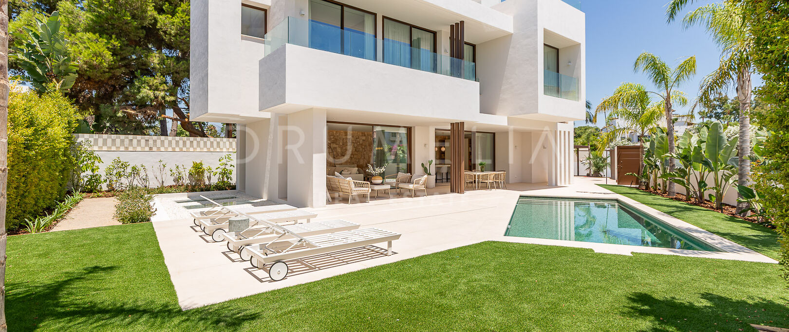 Brandneue, moderne Villa nahe dem Strand in San Pedro de Alcántara
