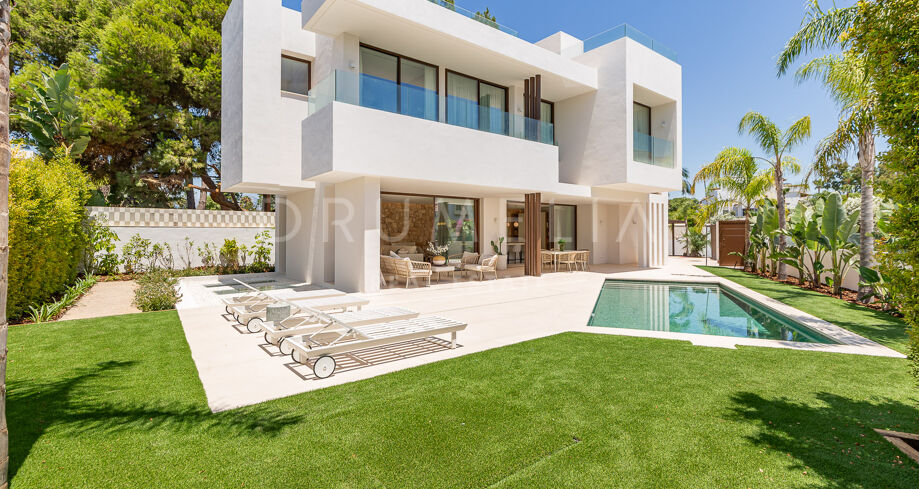Brandneue, moderne Villa nahe dem Strand in San Pedro de Alcántara