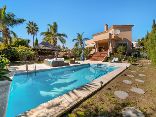 Andalusian Villa with Great Potential in Rodeo Alto, Nueva Andalucía