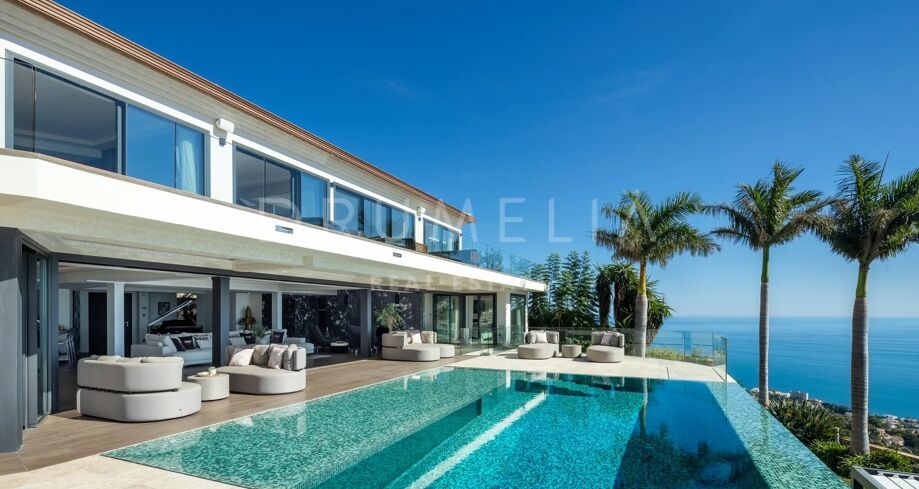 Exceptional Hillside Villa with Panoramic Sea Views in Benalmádena