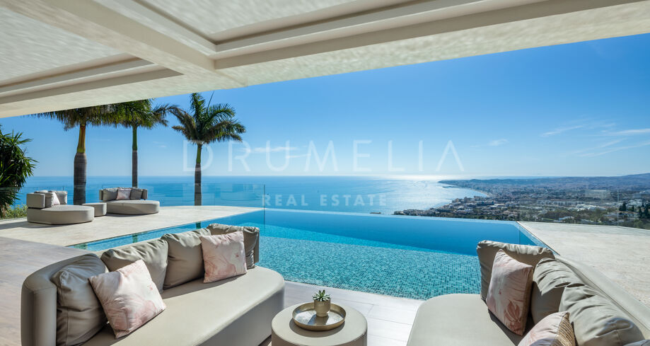 Exceptional Hillside Villa with Panoramic Sea Views in Benalmádena