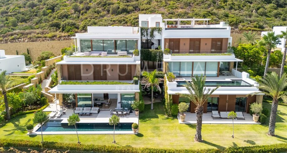 Appartement de luxe avec jardin, piscine privée et vues panoramiques sur la mer à Finca Cortesin