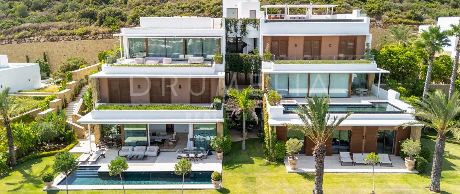 Appartement de luxe avec jardin, piscine privée et vues panoramiques sur la mer à Finca Cortesin