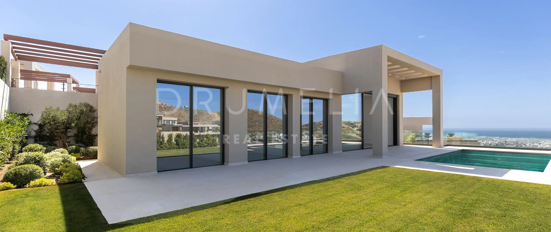 Villa contemporánea en Benahavís con vistas panorámicas al mar