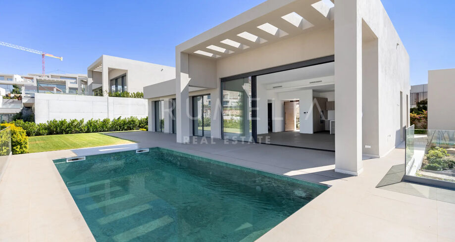 Villa contemporánea en Benahavís con vistas panorámicas al mar