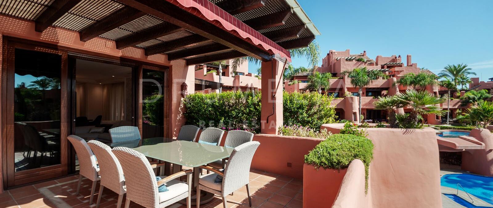 Duplexpenthouse aan het strand in Torre Bermeja, Estepona