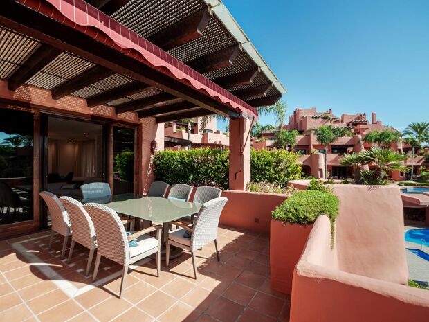 Duplex penthouse en bord de mer à Torre Bermeja, Estepona