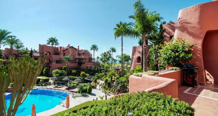 Strandnära duplex-penthouse i Torre Bermeja, Estepona