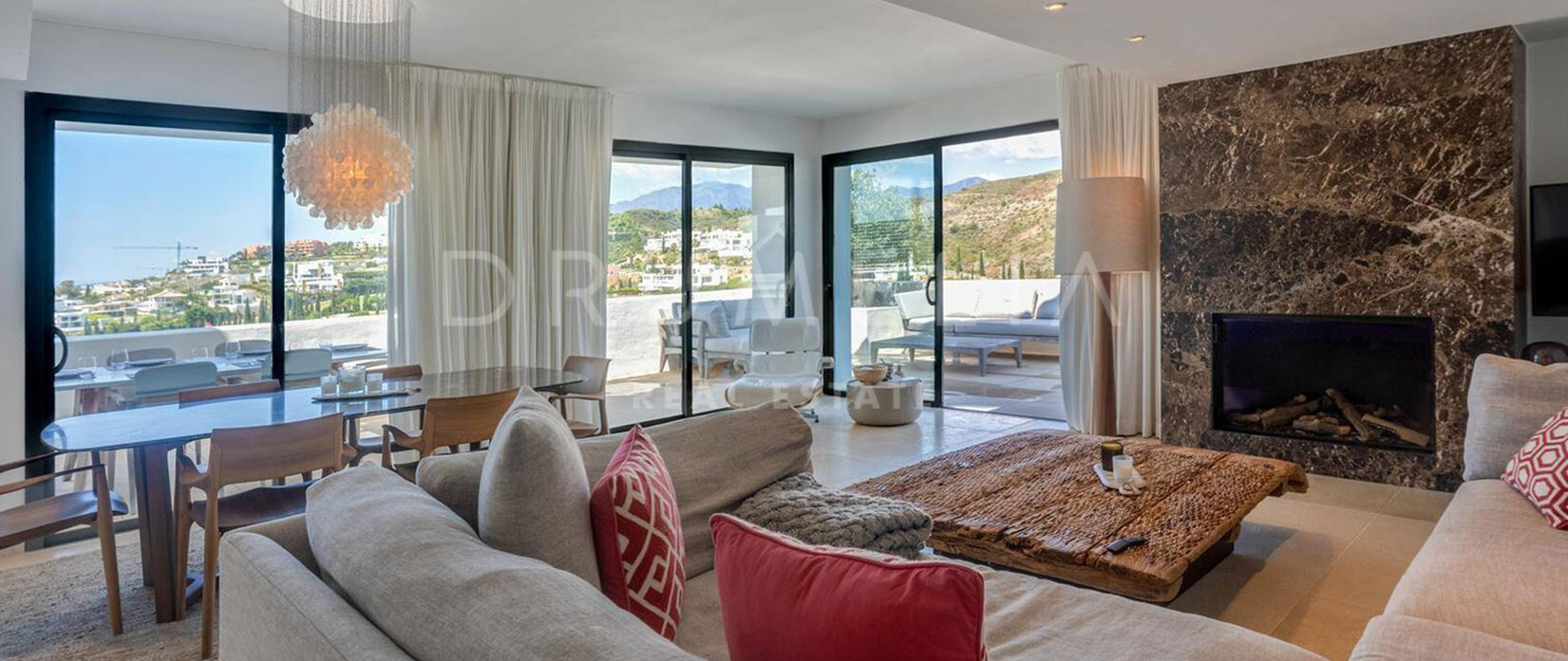 Duplex penthouse à Los Flamingos avec vue mer et piscine privée