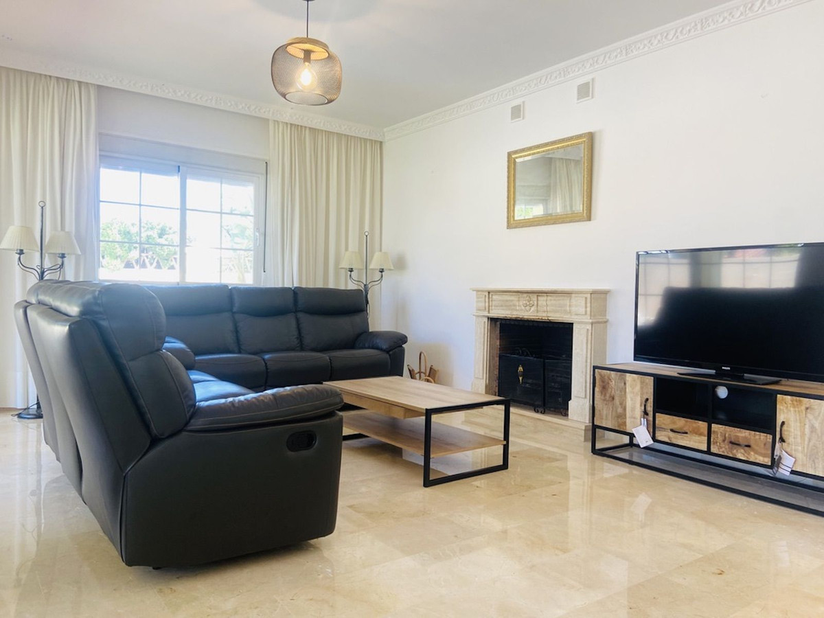 Villa for long term rent in Costabella, Marbella East