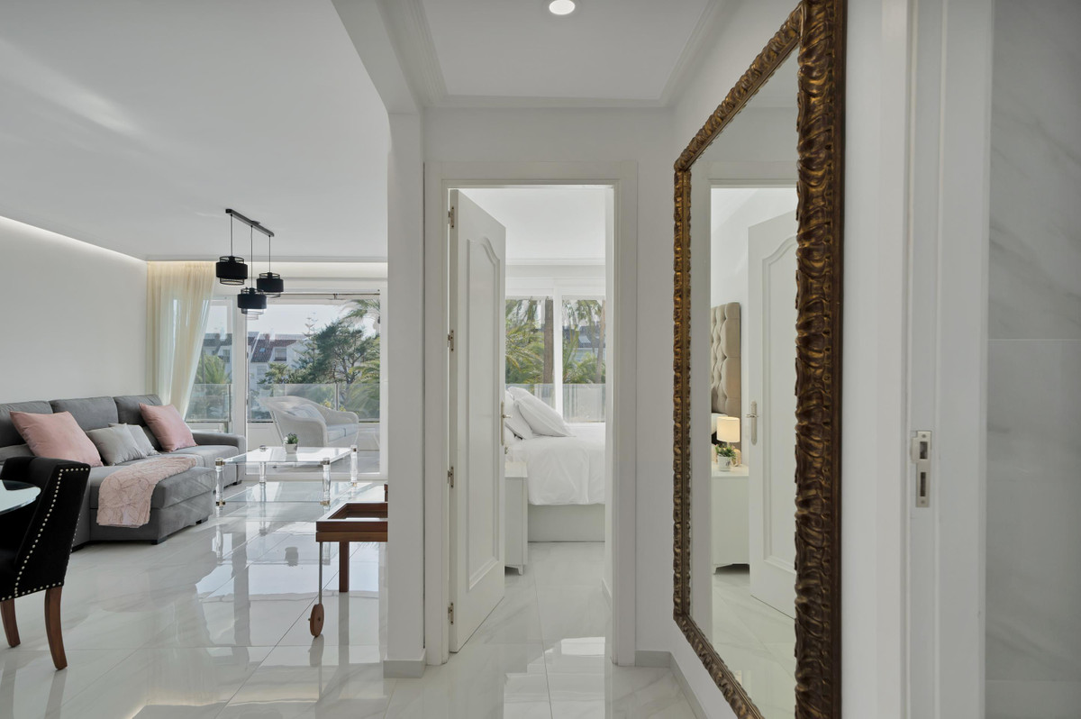 Apartment for long term rent in Rio Real, Marbella East
