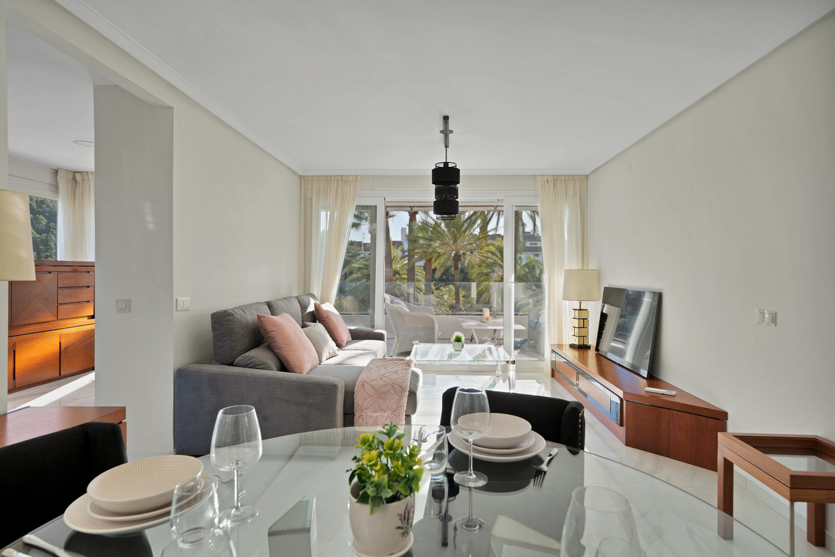 Apartment for long term rent in Rio Real, Marbella East