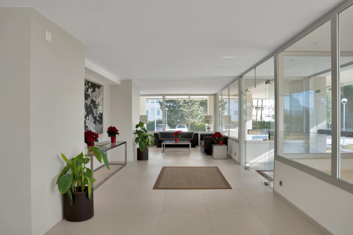 Apartment for long term rent in Rio Real, Marbella East