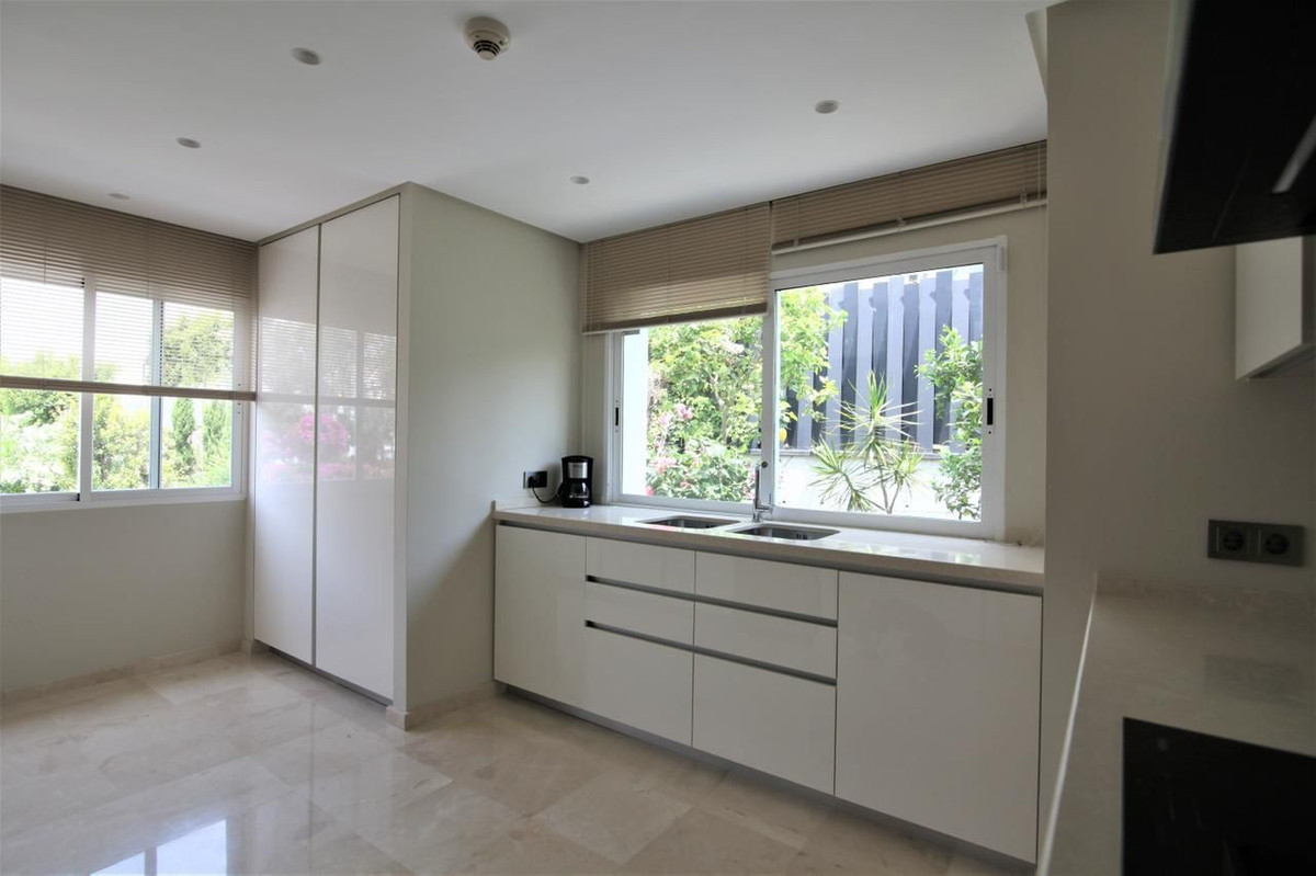 Villa for long term rent in Marbella Golden Mile