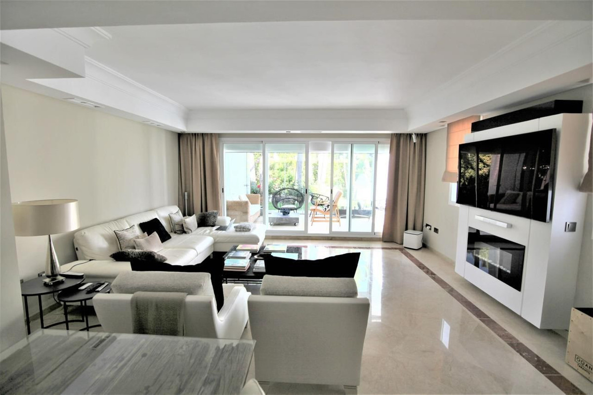 Villa for long term rent in Marbella Golden Mile