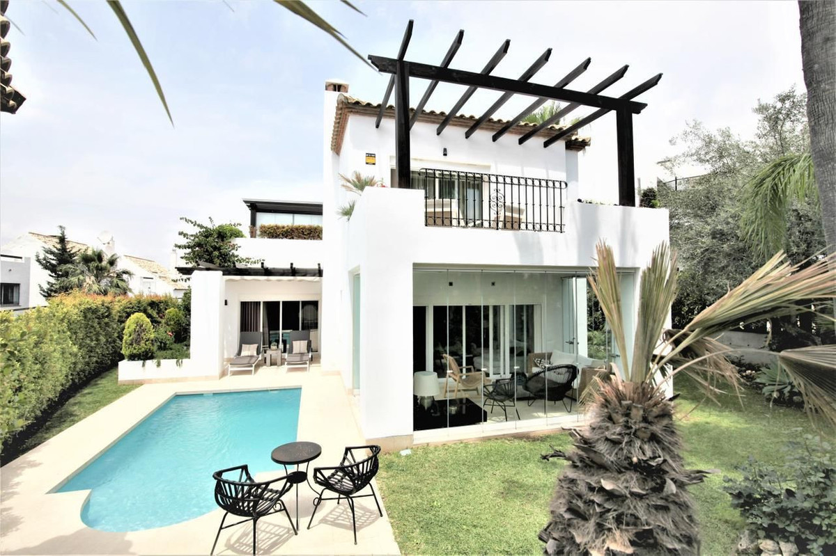 Villa for long term rent in Marbella Golden Mile