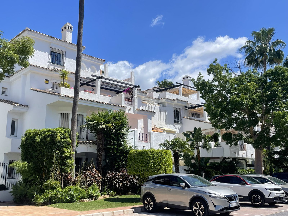 Ground Floor Apartment for rent in Nueva Andalucia, Marbella