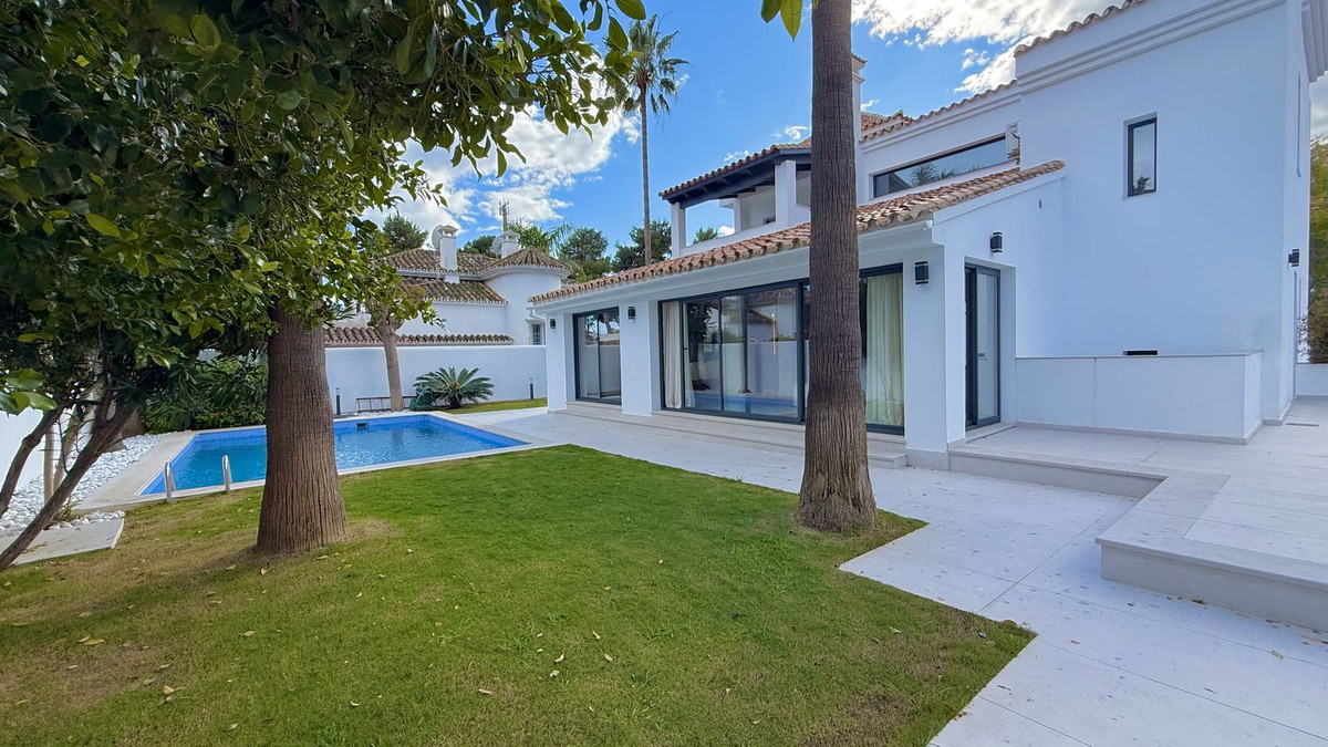 Villa for long term rent in Nueva Andalucia, Marbella