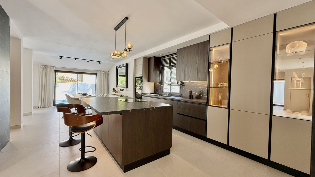 Villa for long term rent in Nueva Andalucia, Marbella