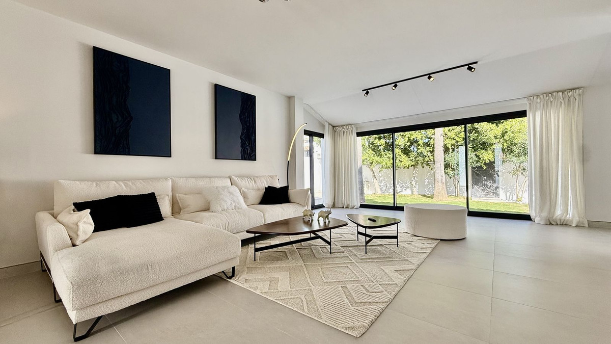 Villa for long term rent in Nueva Andalucia, Marbella