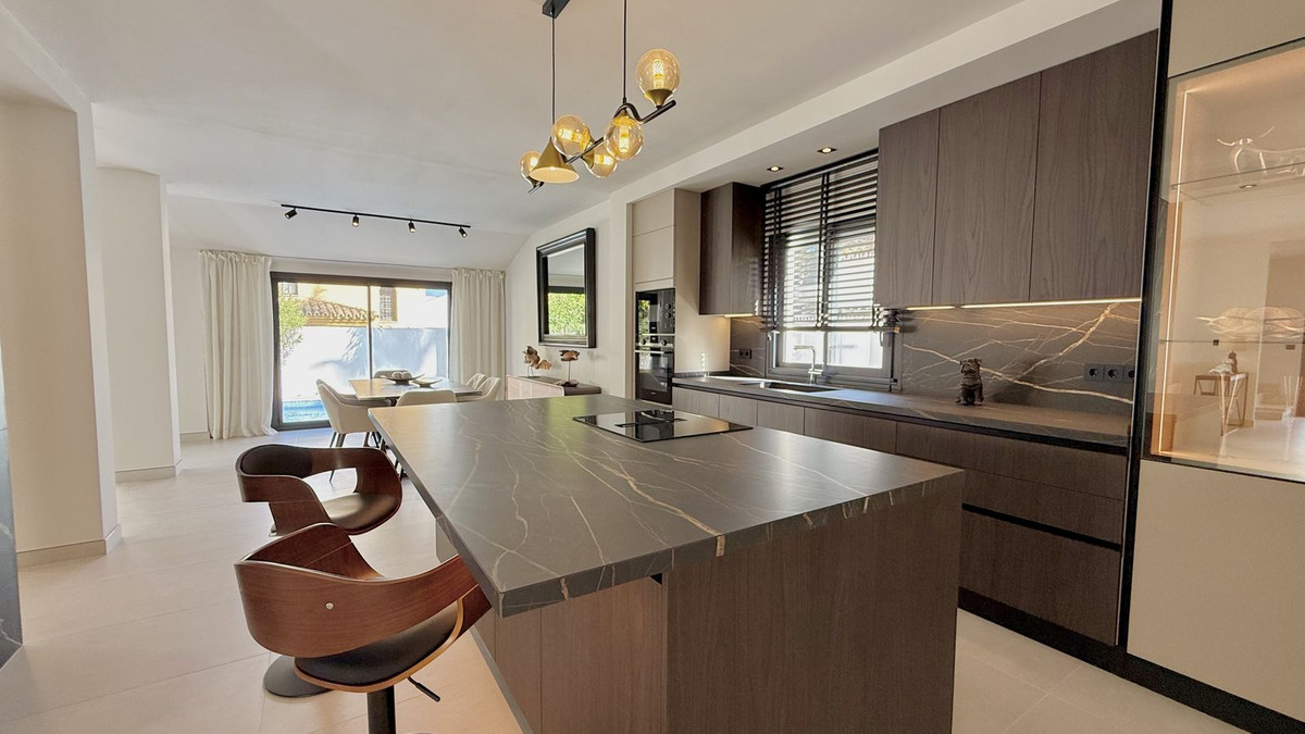 Villa for long term rent in Nueva Andalucia, Marbella