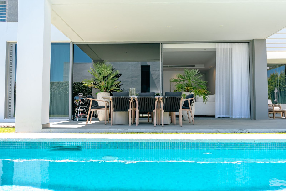 Villa for rent in Cancelada, Estepona East