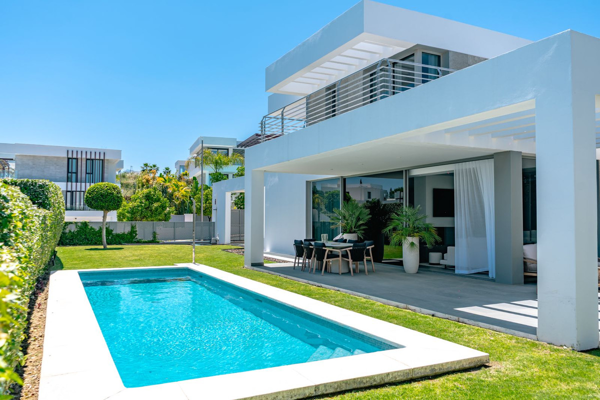 Villa for rent in Cancelada, Estepona East