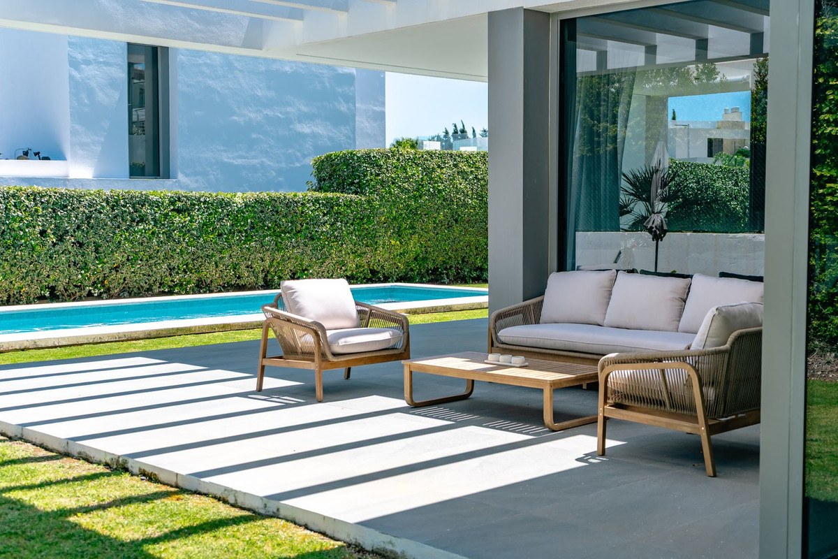 Villa for rent in Cancelada, Estepona East