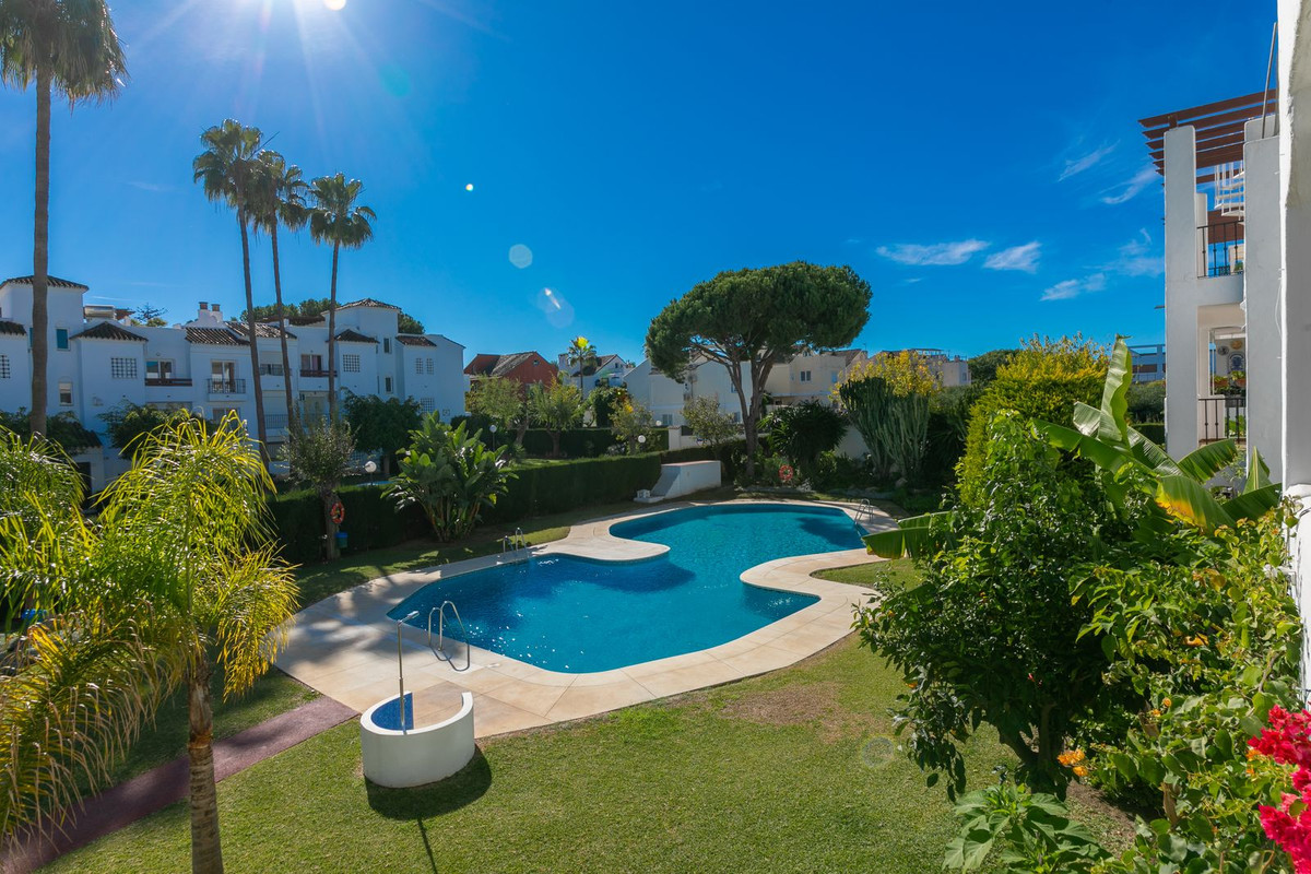 Apartment for long term rent in Costalita, Estepona East