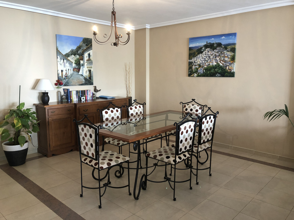 Ground Floor Apartment for rent in Nueva Andalucia, Marbella
