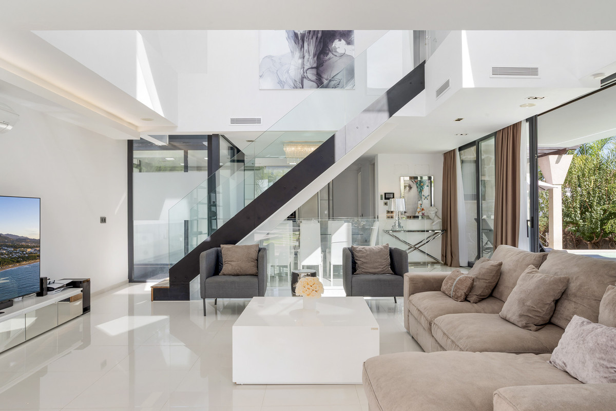 Villa for short term rent in Nueva Andalucia, Marbella