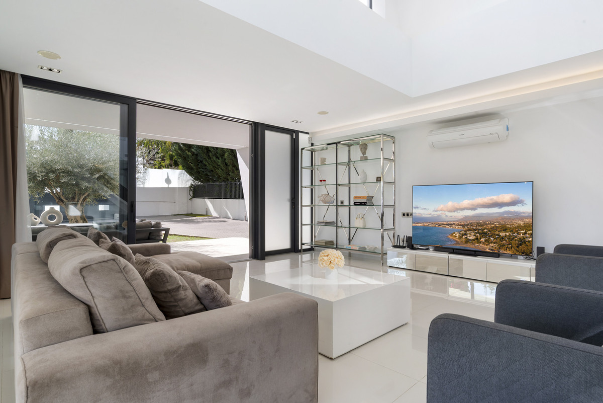 Villa for short term rent in Nueva Andalucia, Marbella