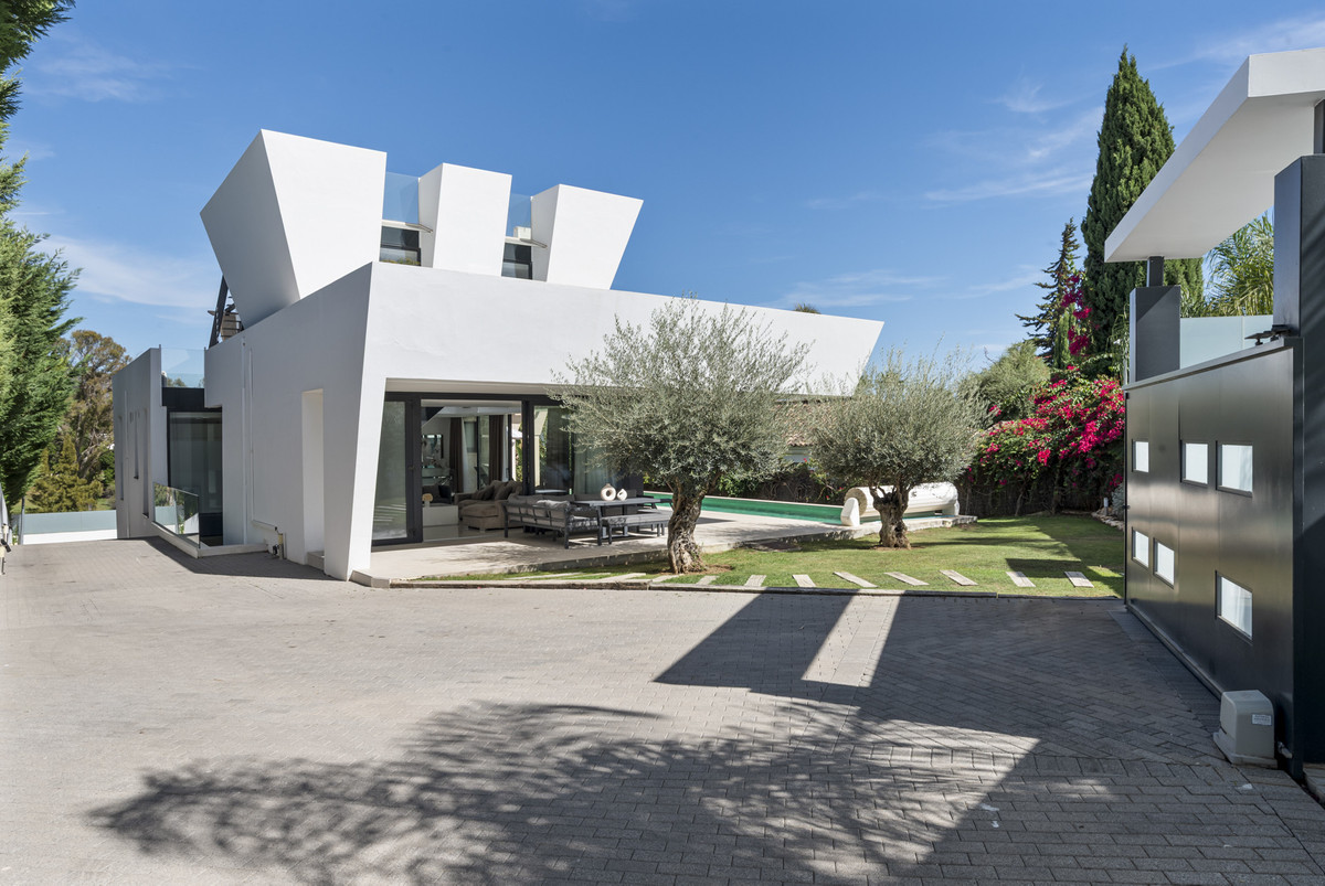 Villa for short term rent in Nueva Andalucia, Marbella