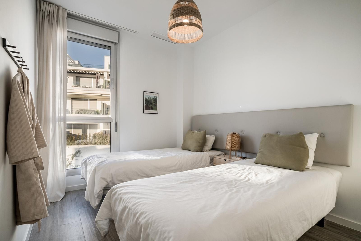 Apartment for rent in Cancelada, Estepona East