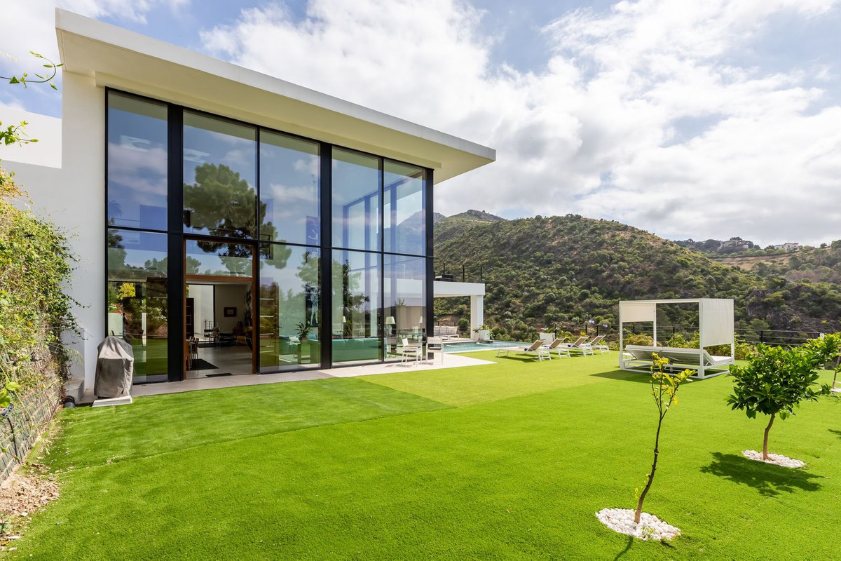 Villa for short term rent in Benahavis