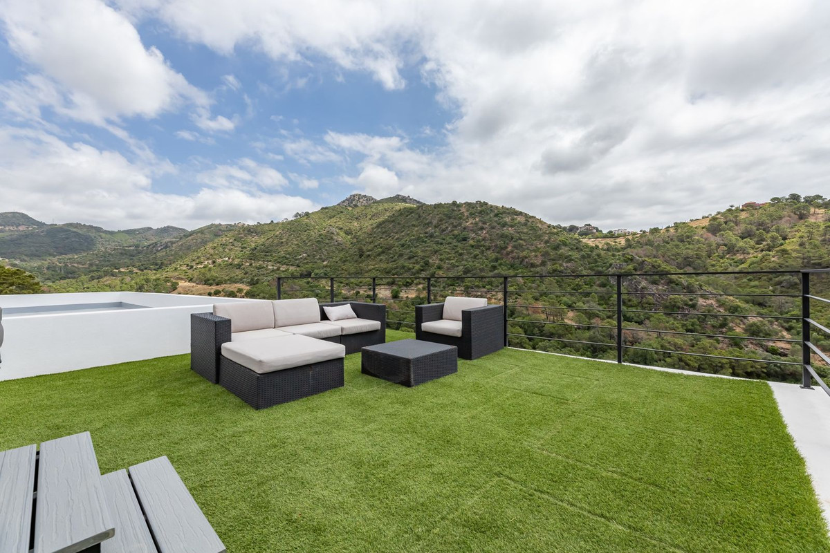 Villa for short term rent in Benahavis