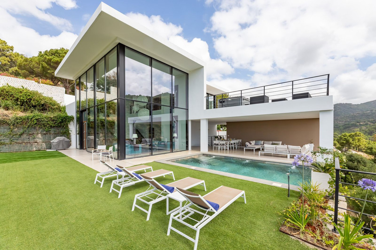 Villa for short term rent in Benahavis