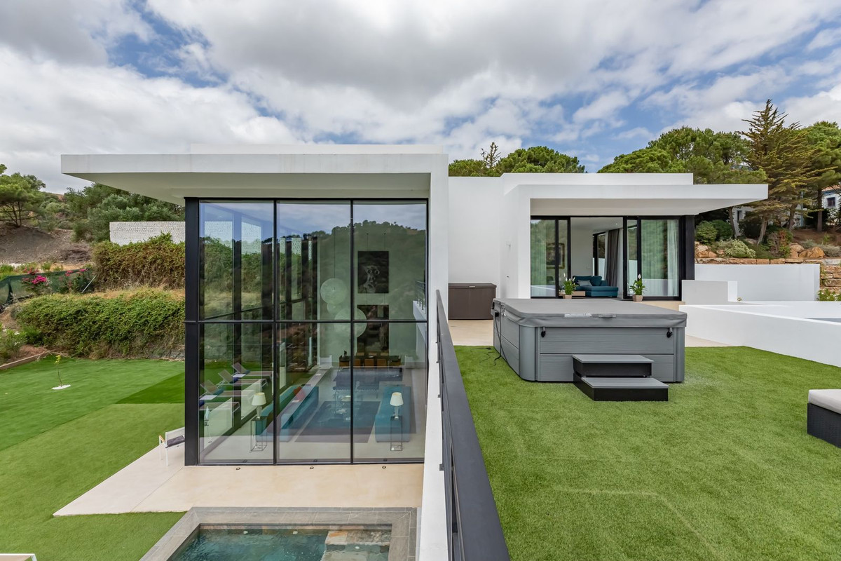 Villa for short term rent in Benahavis