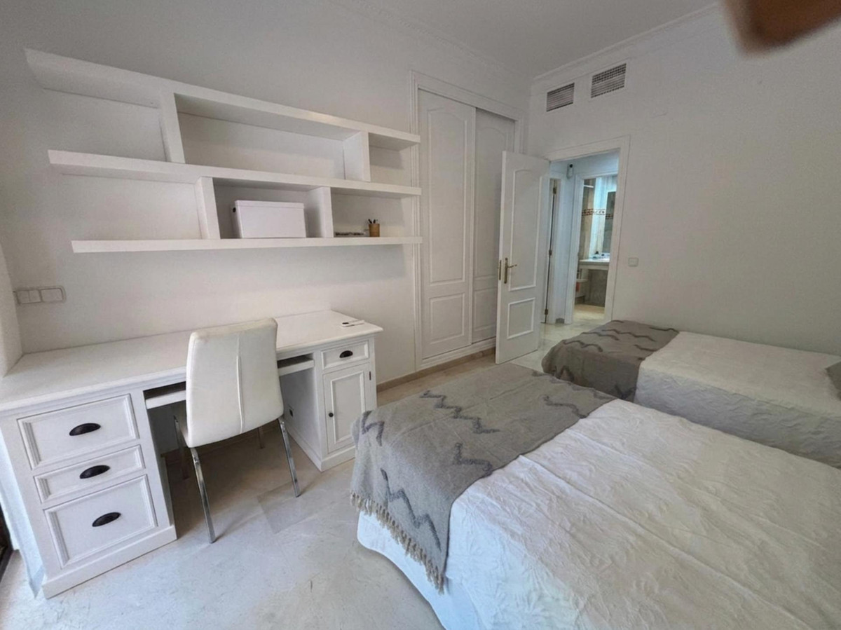 Ground Floor Apartment for long term rent in Rio Real, Marbella East