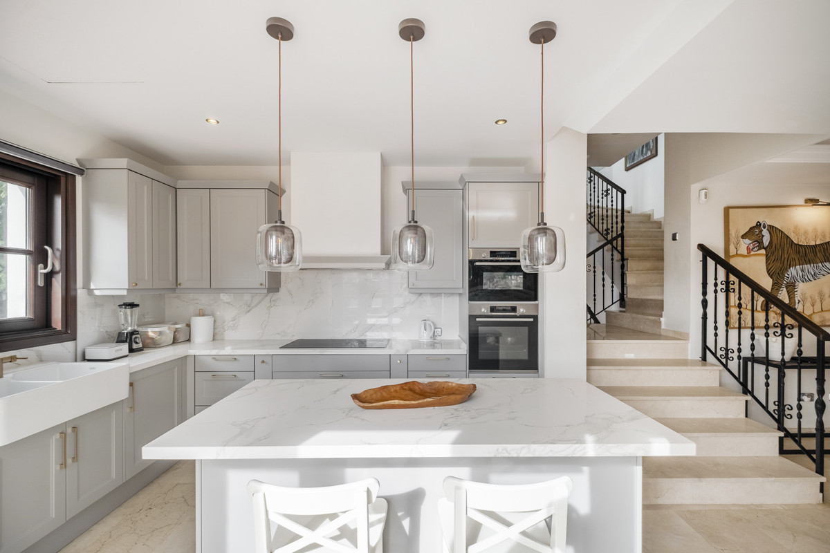 Villa en alquiler en El Madroñal, Benahavis