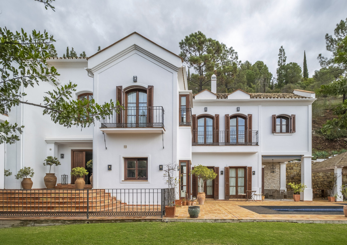 Villa en alquiler en El Madroñal, Benahavis
