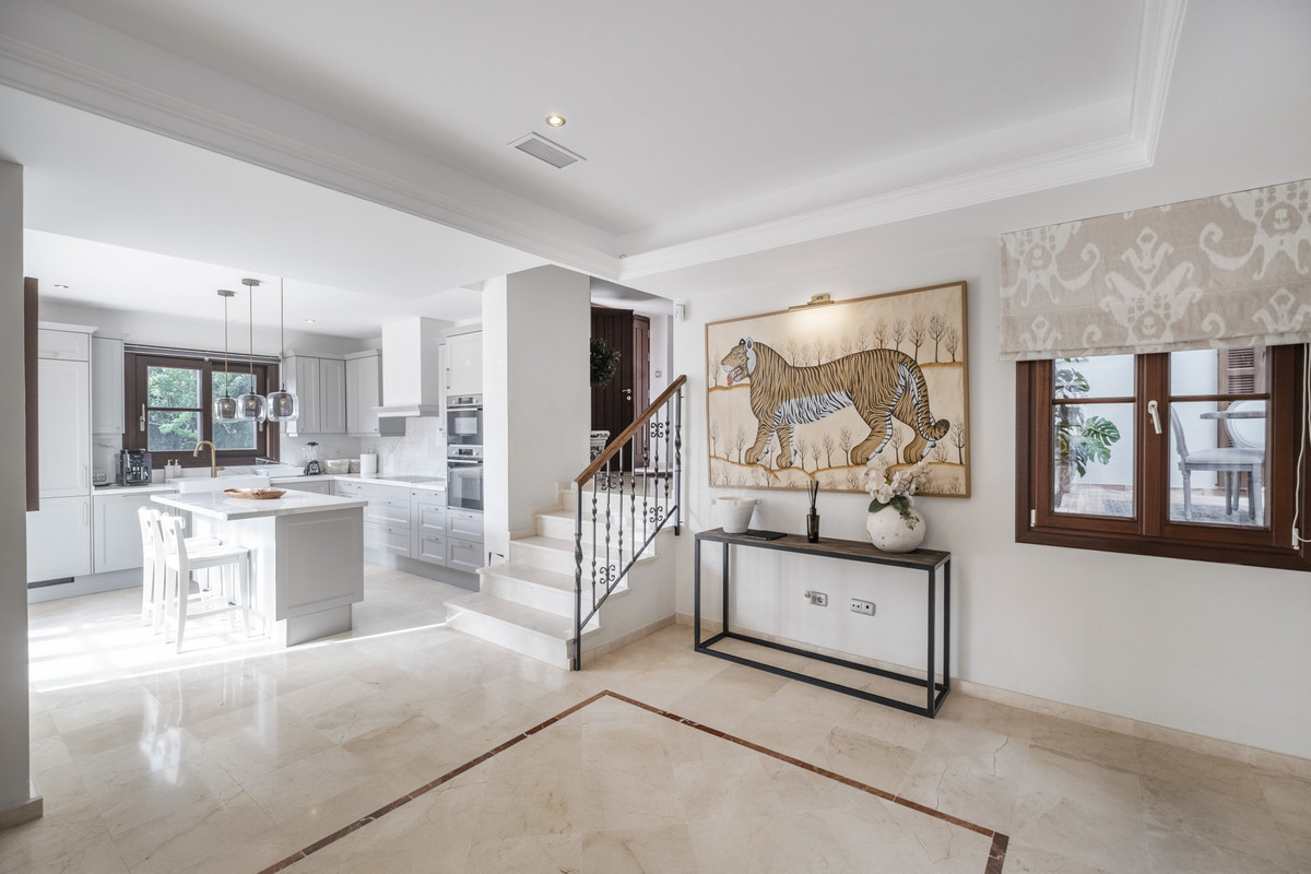 Villa en alquiler en El Madroñal, Benahavis