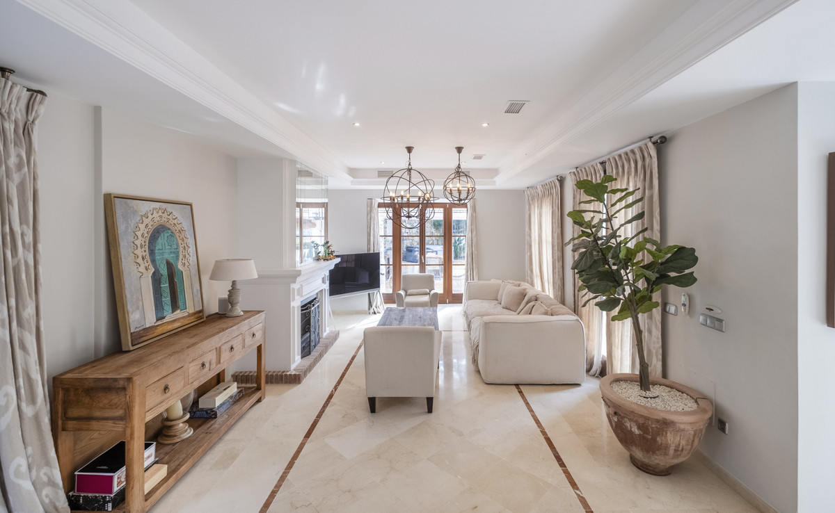 Villa en alquiler en El Madroñal, Benahavis