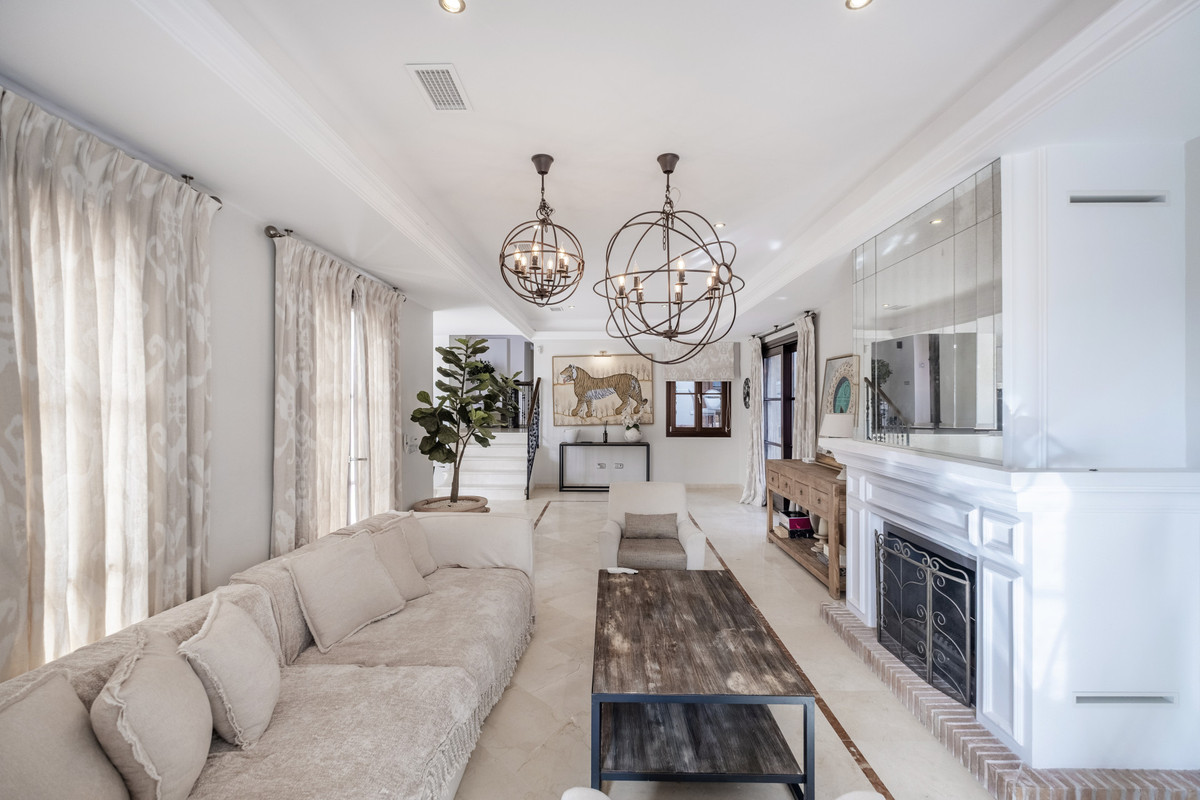 Villa en alquiler en El Madroñal, Benahavis