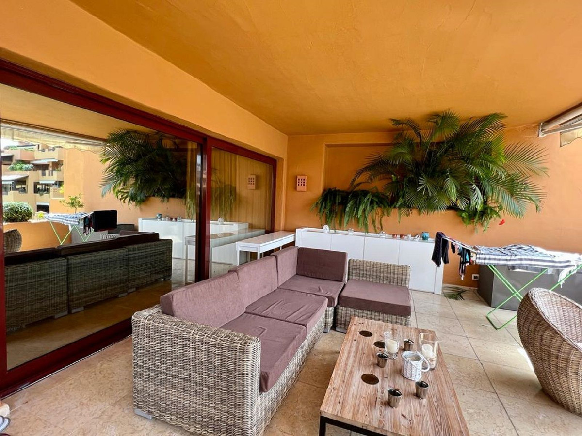 Apartment for short term rent in Estepona East