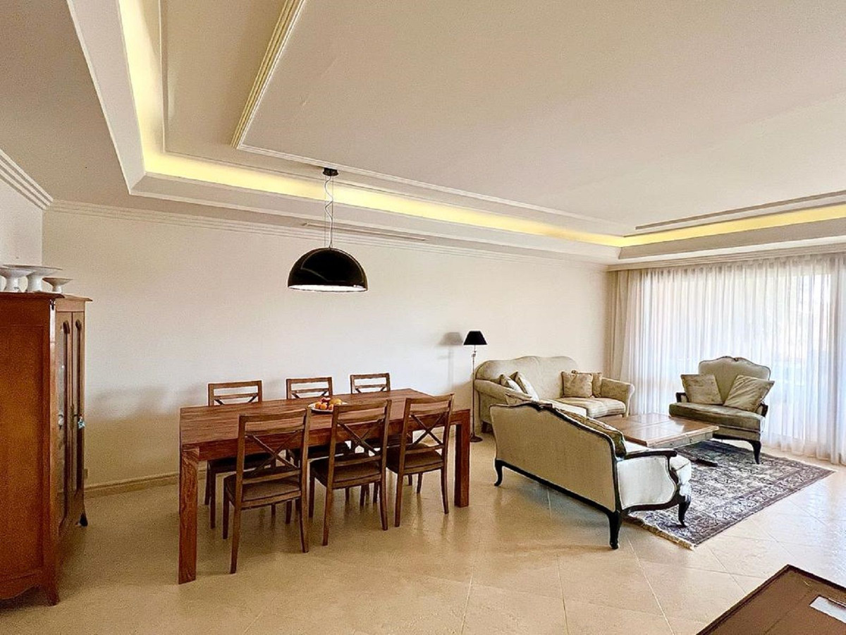 Apartment for short term rent in Estepona East